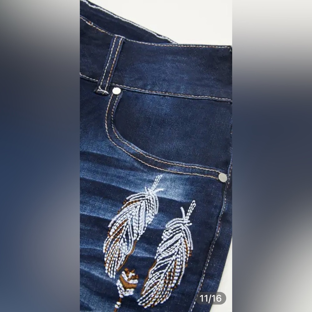 Flamingals Feather Embroidery Split Hem Mid Waist Bootcut Jeans Size Large NWT - Picture 10 of 14